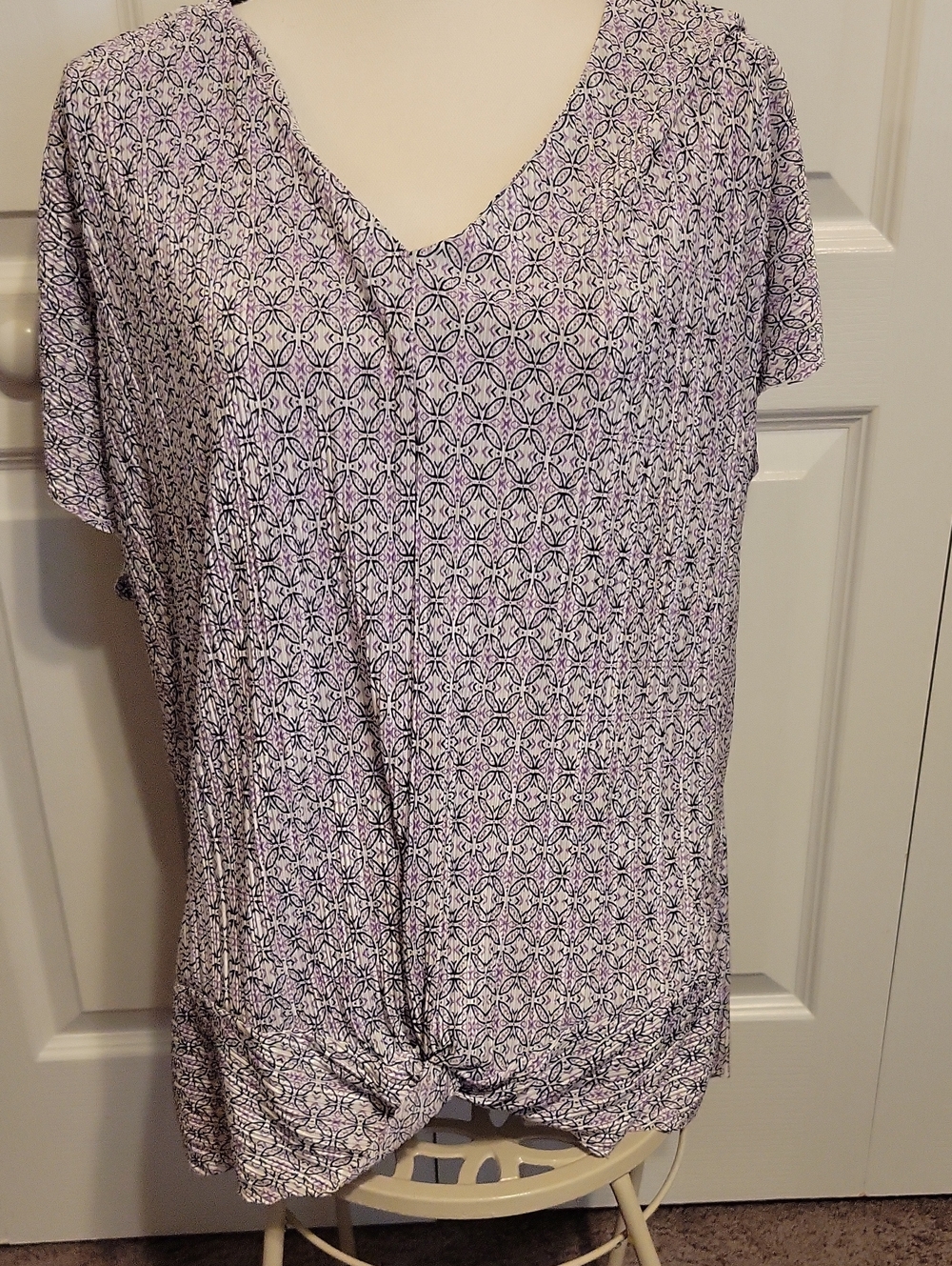 Dana Buckman Women's Lavender Patterned V-Neck Knot Front Top